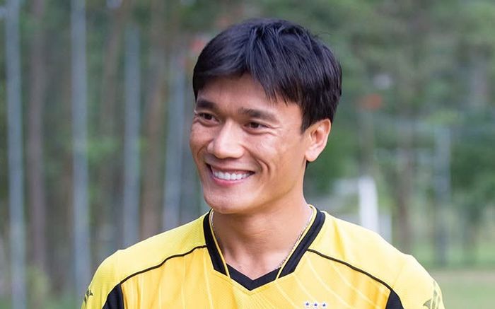 Ngã rẽ đầy rủi ro cho thủ môn Bùi Tiến Dũng