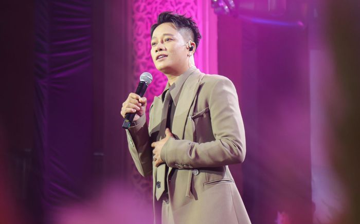 Nam ca sĩ Việt khiến cộng đồng mạng khóc nhiều nhất lúc này