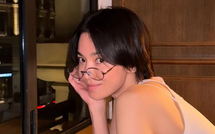 Song Hye Kyo lộ rõ vẻ nhợt nhạt sau hơn một tháng ở ẩn