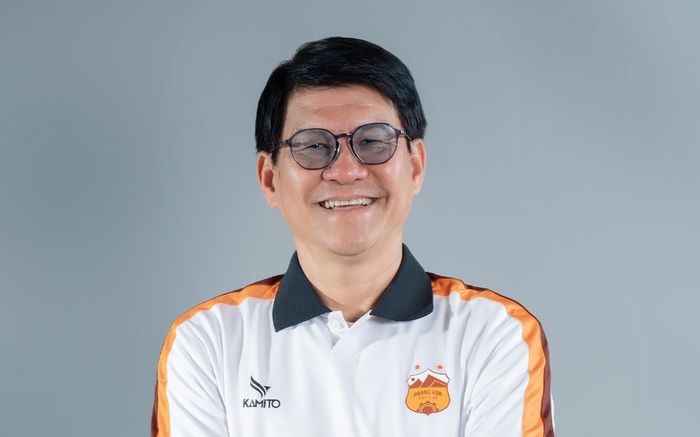 HLV Vũ Tiến Thành làm rõ tin chia tay HAGL để về Ninh Bình