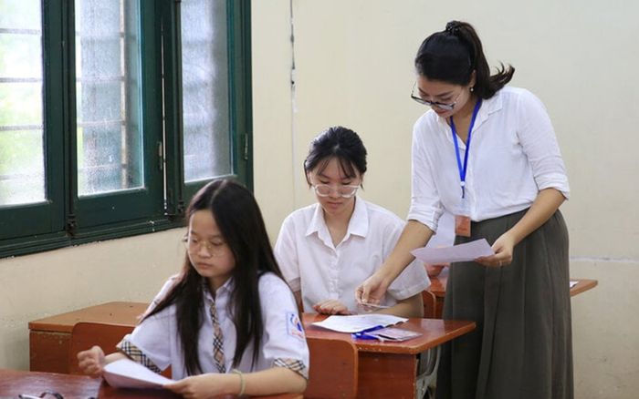 Nhà giáo được xếp lương cao nhất trong thang bậc lương hành chính sự nghiệp, không cấm dạy thêm