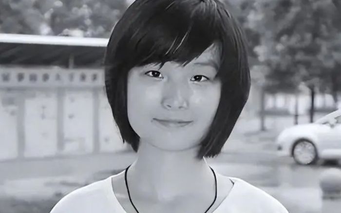 Cha tự ý sửa nguyện vọng, con gái bỏ lỡ Bắc Đại: 25 năm sau nói một câu khiến mẹ rơi nước mắt