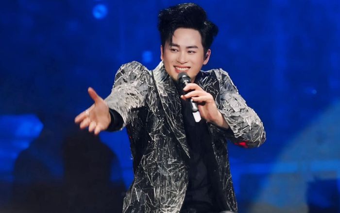 Tùng Dương khiến mạng xã hội 'nổi da gà' khi hát nhạc trẻ