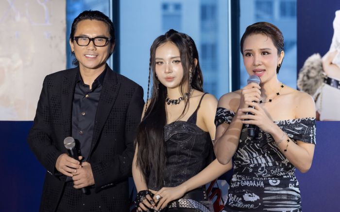 Nữ ca sĩ vừa gia nhập showbiz có bố là ca sĩ Tú Dưa, mẹ là Thúy Hiền wushu