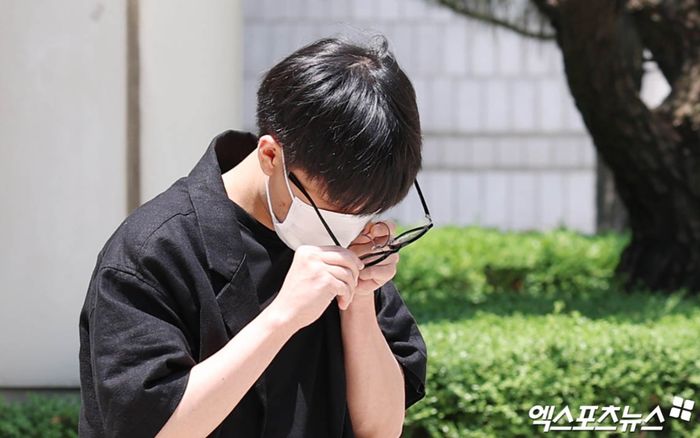 Nam ca sĩ đình đám một thời làm người giúp việc sau bê bối đời tư