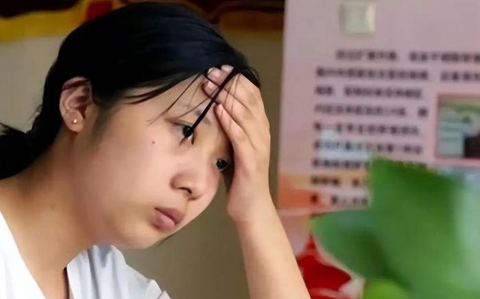 Mẹ bất lực vì con gái lớp 12 chỉ mê đồ trang sức nhựa: Con tôi đã thật sự hỏng rồi