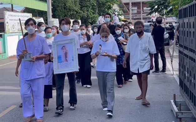 Nữ ca sĩ qua đời vì sốt xuất huyết, người thân và khán giả xót xa tiễn đưa