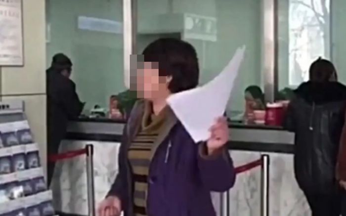 Tài khoản bỗng nhận được 10 tỷ đồng, người phụ nữ vỡ òa khi toàn bộ số tiền thuộc về mình