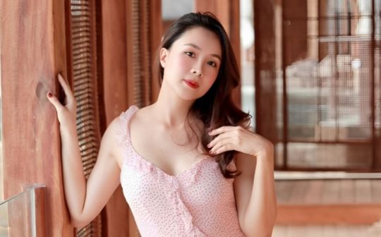 Vẻ đẹp mặn mà của Hồng Diễm ở tuổi 42