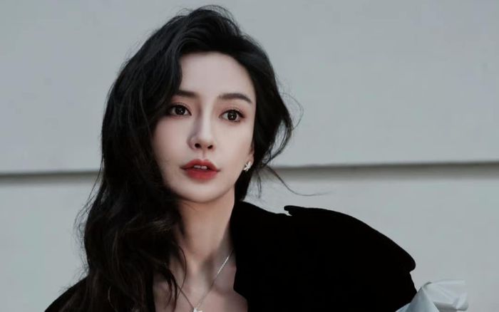 300 nghìn người theo dõi động thái của Angelababy giữa tin đồn 'cắm sừng' Huỳnh Hiểu Minh