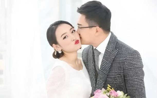 Nữ ca sĩ giải nghệ sau khi lấy chồng siêu giàu, nay ly hôn trở lại showbiz kiếm tiền