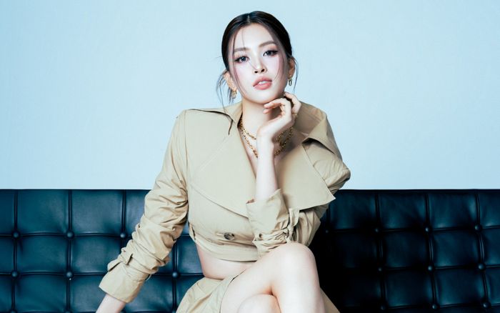 Tiểu Vy khoe khí chất sang trọng với trang sức giá 2,5 tỷ đồng