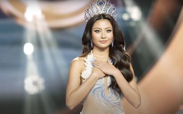 Bùi Xuân Hạnh gây xúc động trong final walk, khép lại nhiệm kỳ Hoa hậu Hoàn vũ Việt Nam