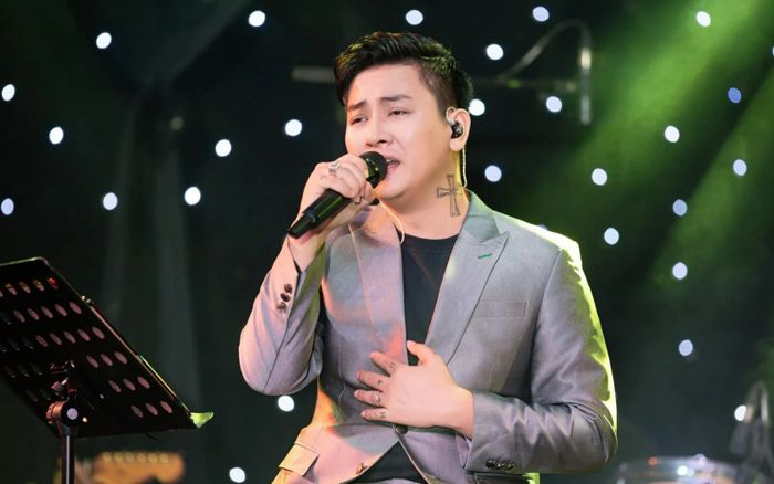 Nam nhạc sĩ ám ảnh vì Hoài Lâm