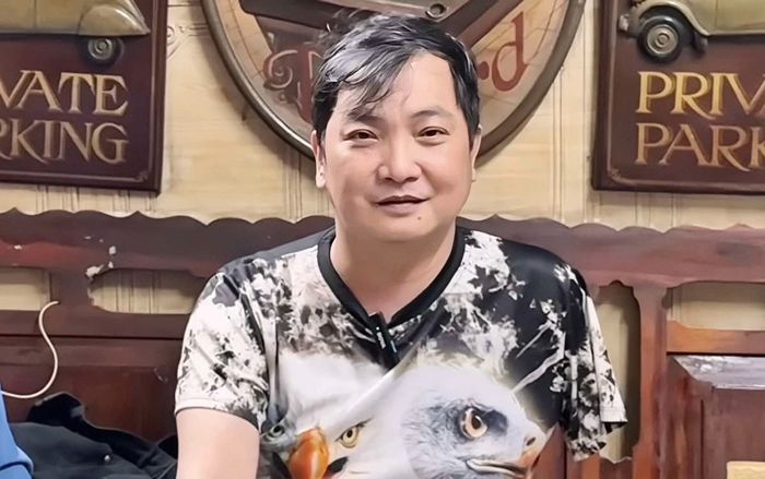 Nam ca sĩ Việt bị tai nạn mất một tay, giờ bán trà sữa nuôi 3 con