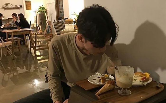 Nam sinh 20 tuổi chạy thận suốt đời vì ăn sáng với bánh mì và sữa liên tục