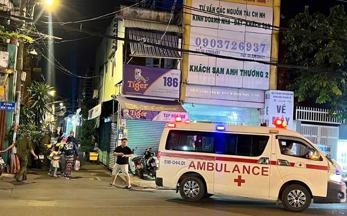 Thanh niên 'trần như nhộng' chạy ra đường kêu cứu rồi gục xuống tử vong: Bất ngờ nguyên nhân