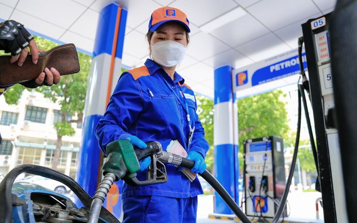 Giá xăng dầu hôm nay 23/6: Tăng cực mạnh