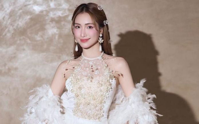 Hòa Minzy lên tiếng về chuyện nâng mũi