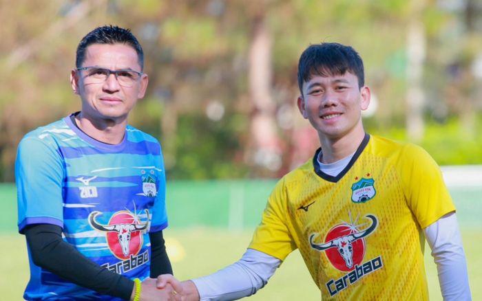 HLV Kiatisuk tái xuất dẫn dắt dàn sao HAGL?