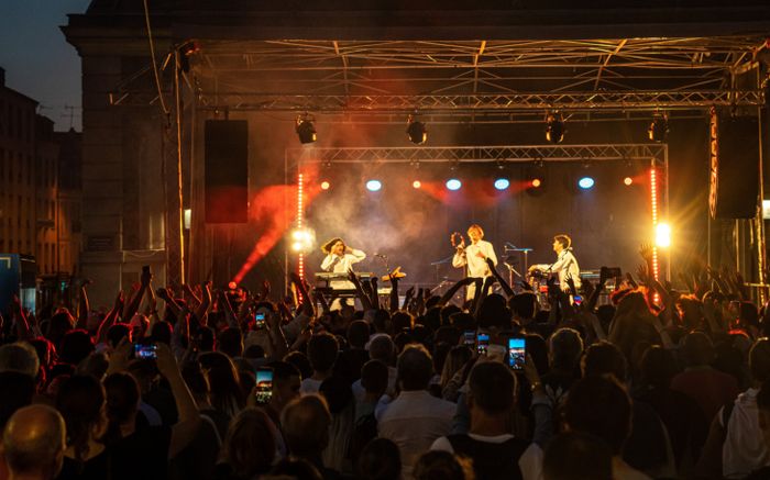 145 người bị đâm bằng kim tiêm khi đi xem ca nhạc, bắt giữ 12 nghi phạm