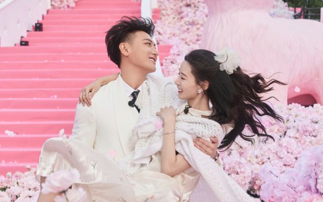 Cặp đôi 'chủ tịch - nàng thơ' của showbiz đã sinh con đầu lòng?