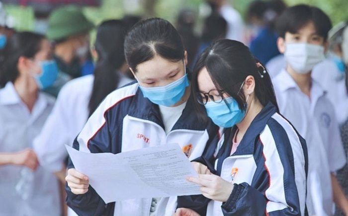 Thi tốt nghiệp THPT 2025: Hơn 7.200 thí sinh vắng mặt, 10 em bị đình chỉ trong buổi thi Ngữ văn