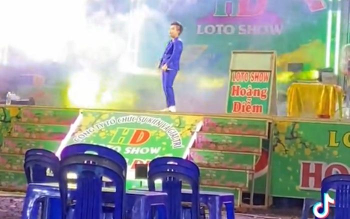 Nam ca sĩ từng nhận cát-xê 400 triệu, nay diễn hội chợ lác đác người xem