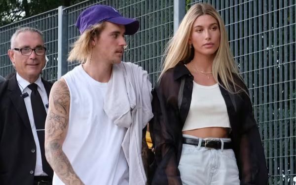 Vợ người mẫu cố níu hôn nhân với Justin Bieber