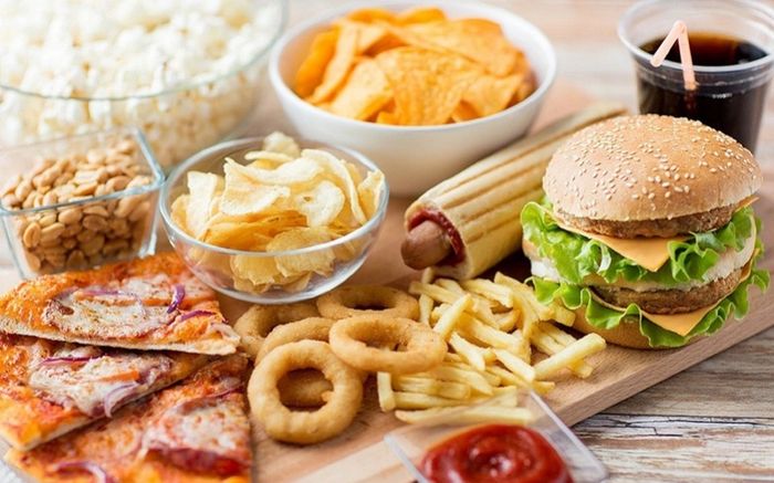 Thức ăn nhanh trong bữa sáng học sinh: Hiểm hoạ khó lường