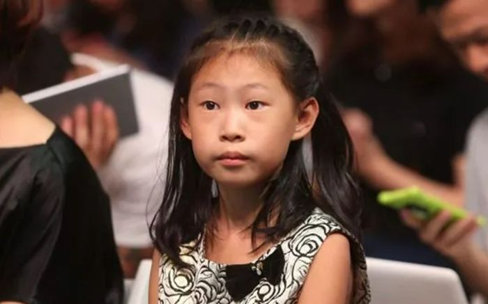 Con gái nam diễn viên từng bị chê là 'đứa bé xấu nhất showbiz', nay lột xác ngoạn mục thành ca sĩ