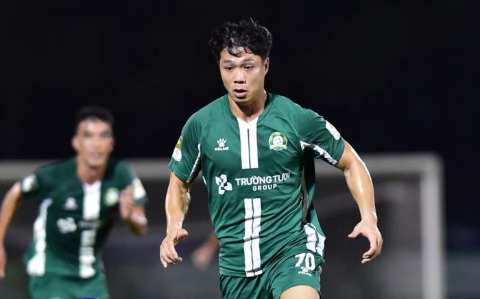 Công Phượng hóa tội đồ, đá bay vé lên hạng