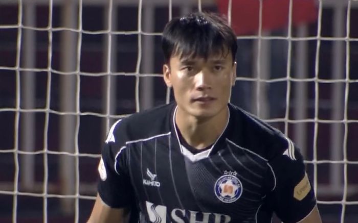 Thủ môn Bùi Tiến Dũng đã đúng về Công Phượng