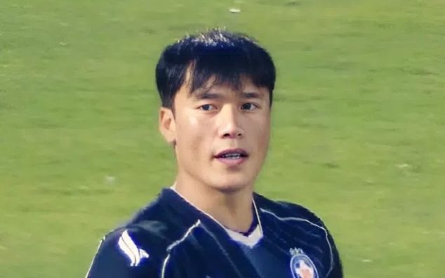 Thủ môn Bùi Tiến Dũng bước lên đỉnh cao mới