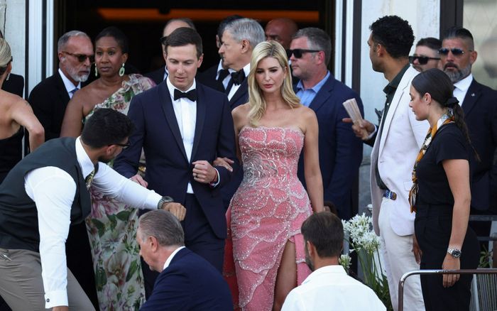 'Nữ thần Nhà Trắng' Ivanka Trump gây sốt tại đám cưới thế kỷ của Jeff Bezos