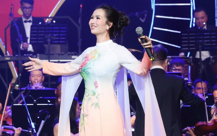 Võ Hạ Trâm từ chối hát 'Viết tiếp câu chuyện hòa bình'
