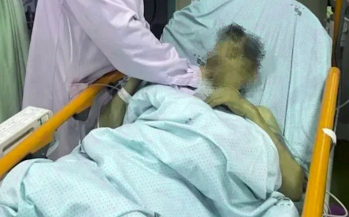 Người đàn ông ngã quỵ, toàn thân chuyển sang màu xanh sau khi ăn dưa muối