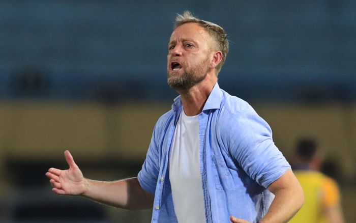 HLV Polking viết lịch sử với chức vô địch đầu tiên