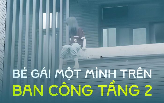 Bố mẹ đi vắng, bé gái leo ra ban công tầng 2 chơi một mình khiến người dân xôn xao