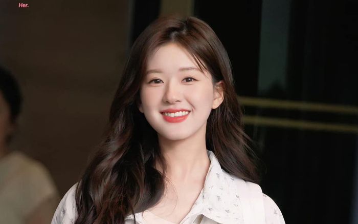 Triệu Lộ Tư lộ rõ tính cách thật ở chốn đông người