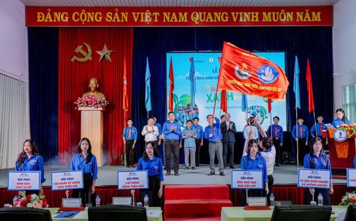 Remos tổ chức lễ ra quân chiến dịch sinh viên tình nguyện 2025 và chương trình “Flex mùa hè xanh rực rỡ”