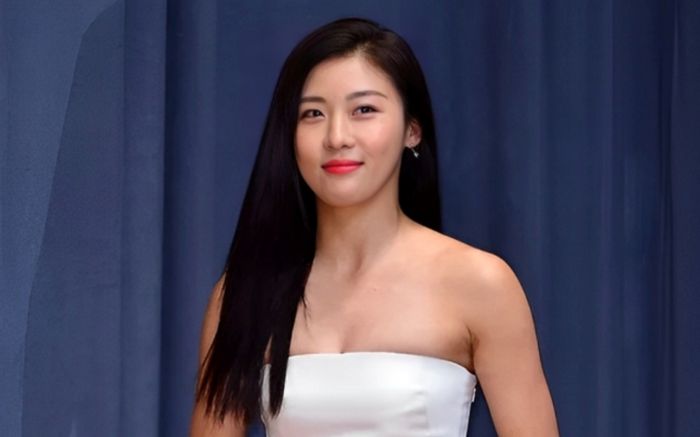 Sắc vóc nóng bỏng của mỹ nhân phim Hoàng hậu Ki ở tuổi U50