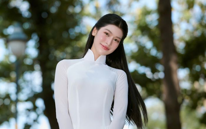 Nữ sinh Hà Nội trúng tuyển 3 đại học tốp đầu cả nước, nhan sắc cũng 'không phải dạng vừa'