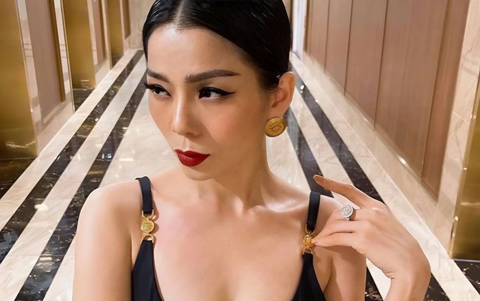 Mặt mộc Lệ Quyên gây ngỡ ngàng