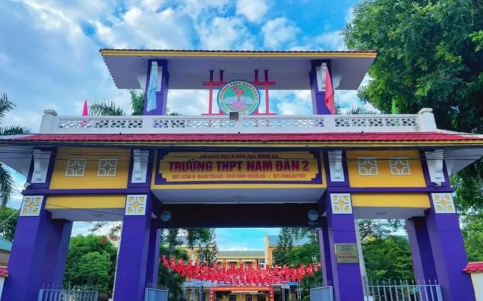 Thầy giáo phát ngôn 'học cho lắm rồi cũng đi làm công nhân', nhà trường lên tiếng