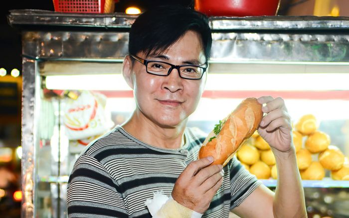 Nam diễn viên nổi tiếng Hong Kong từng đến Việt Nam nay bán chân gà mưu sinh