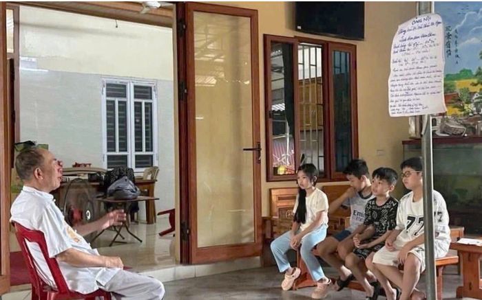 Ông nội gây sốt với bảng nội quy nghỉ hè, cháu nào không tuân thủ thì bị... trả về nhà