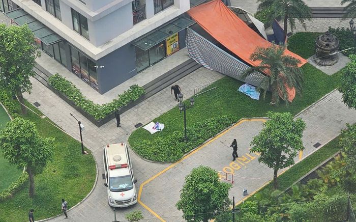 Thanh niên gieo mình từ tầng 39 chung cư Hà Nội trước sự bất lực của em trai