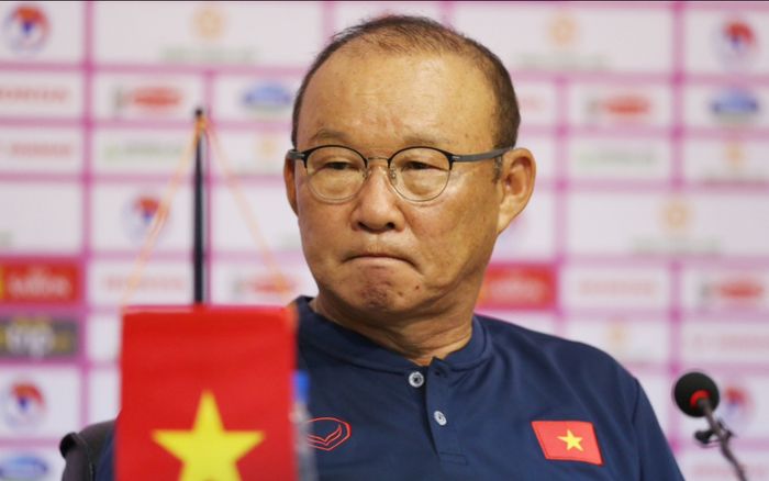 Kluivert vượt xa HLV Park Hang Seo