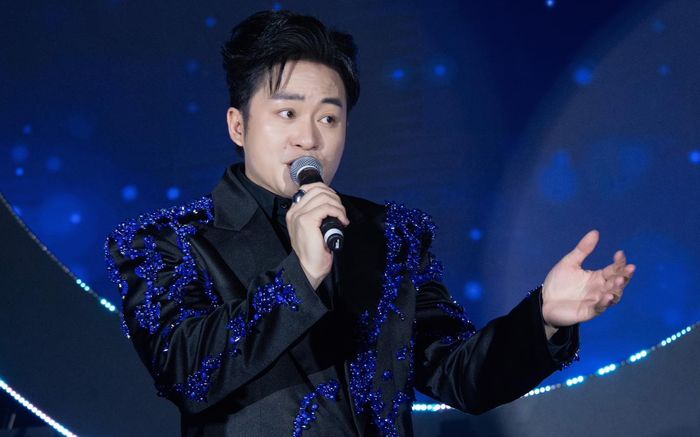 Ca sĩ Tùng Dương gây xúc động